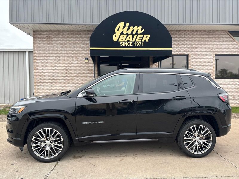 2022 Jeep Compass LimitedImage 2