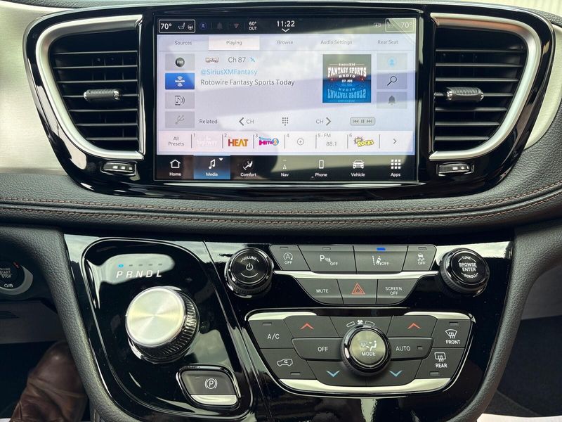 New 2026 Chrysler Pacifica PinnacleImage 21