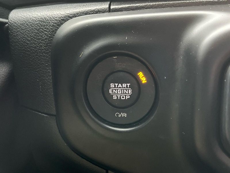 2021 Jeep Wrangler Unlimited SaharaImage 11