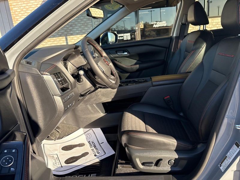 Used 2025 Nissan Rogue Rock CreekImage 3