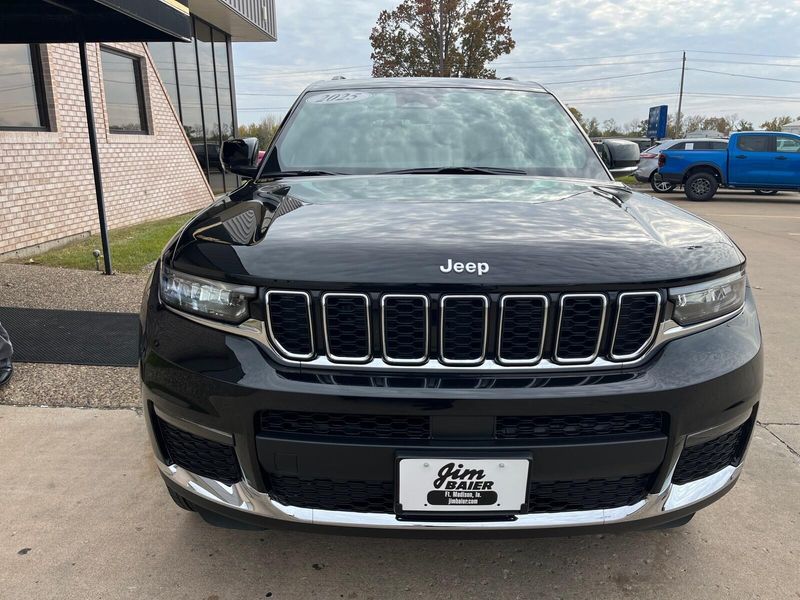 2025 Jeep Grand Cherokee L Limited 4x4Image 7