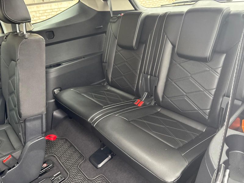 Used 2024 Volkswagen Atlas 2.0T SE w/TechnologyImage 5