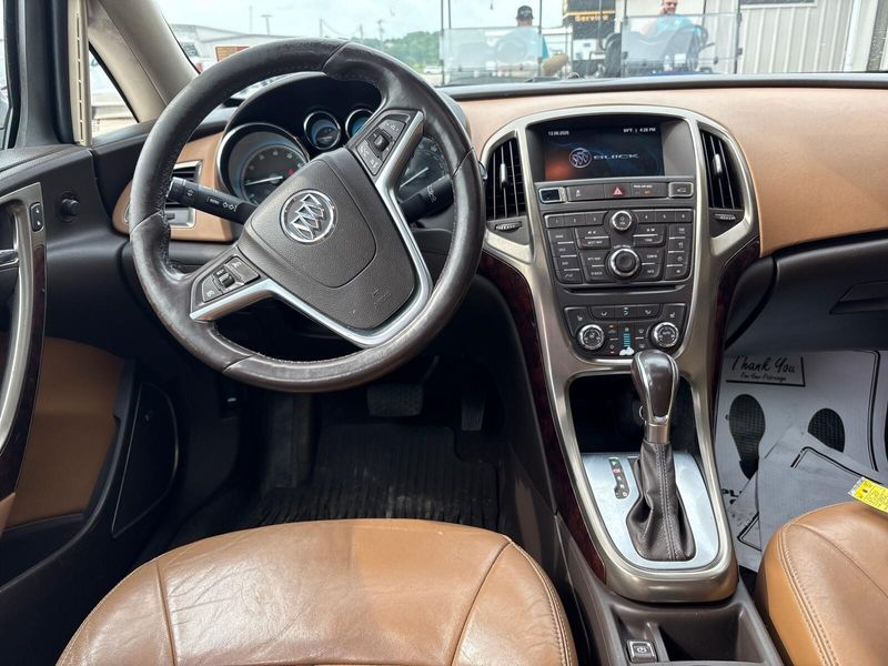 2012 Buick Verano Leather GroupImage 5