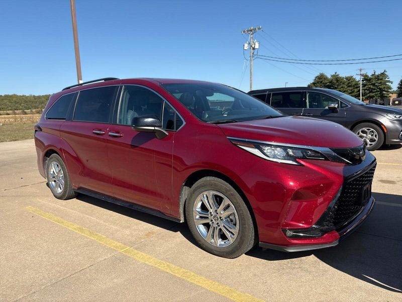 Used 2022 Toyota Sienna XSEImage 12