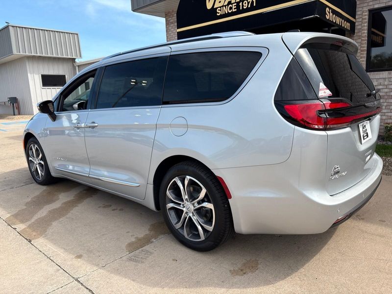 New 2026 Chrysler Pacifica PinnacleImage 13