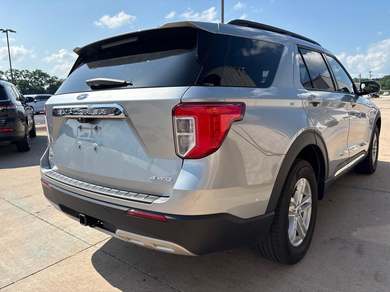 Used 2023 Ford Explorer XLTImage 9