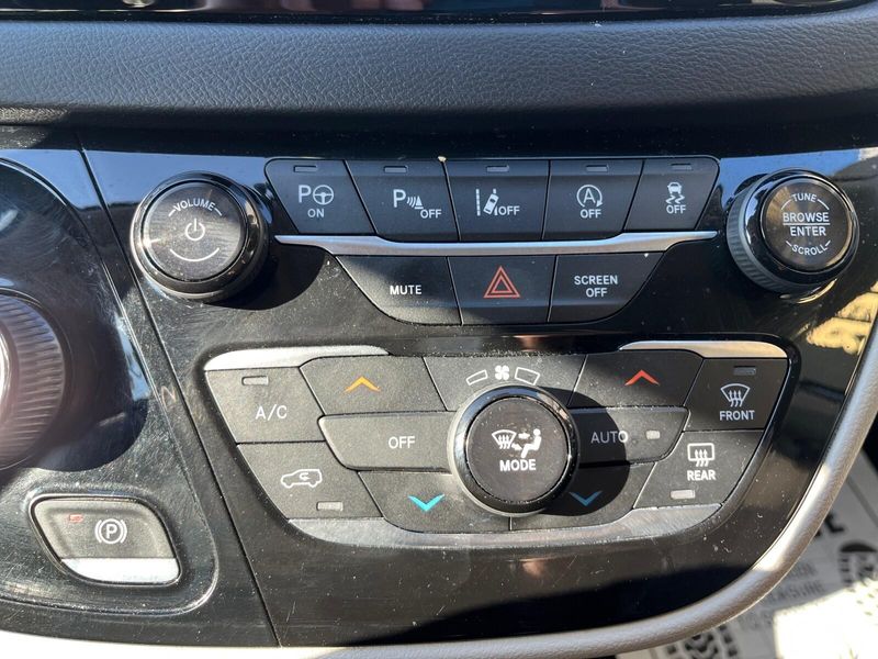 2018 Chrysler Pacifica Touring LImage 18