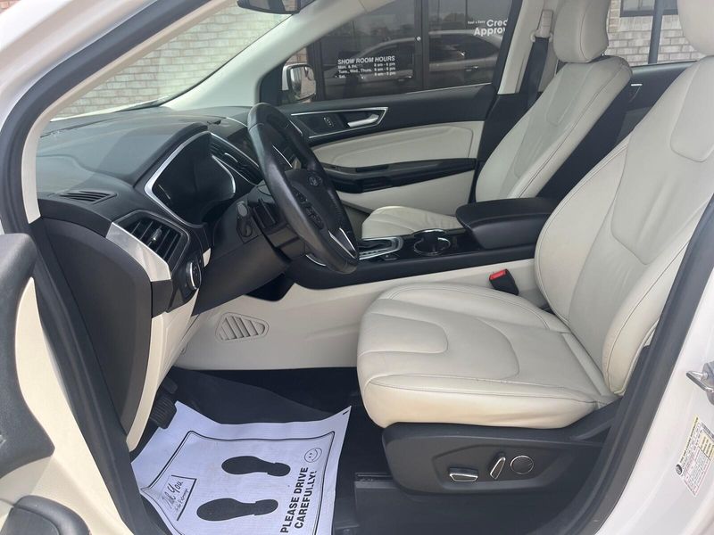 2018 Ford Edge TitaniumImage 3