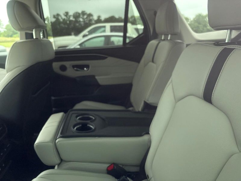Used 2026 Honda Pilot TouringImage 3