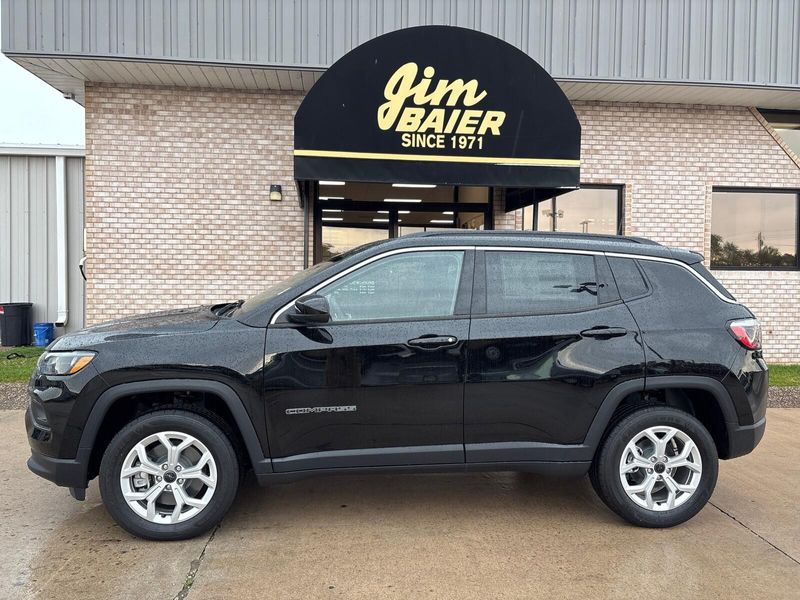 2025 Jeep Compass Latitude 4x4Image 2