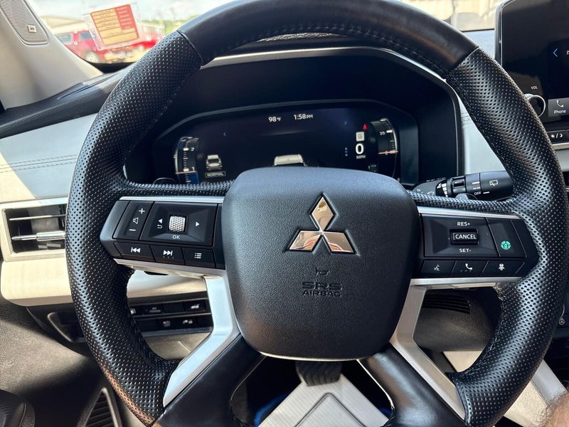 Used 2024 Mitsubishi Outlander PHEV SELImage 16