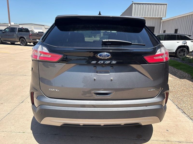 Used 2024 Ford Edge SELImage 9