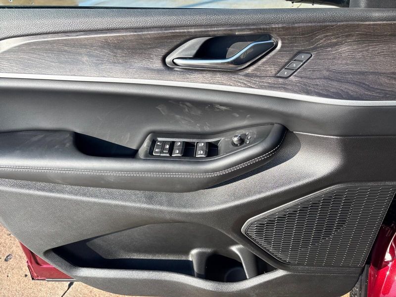 New 2025 Jeep Grand Cherokee Limited 4x4Image 14