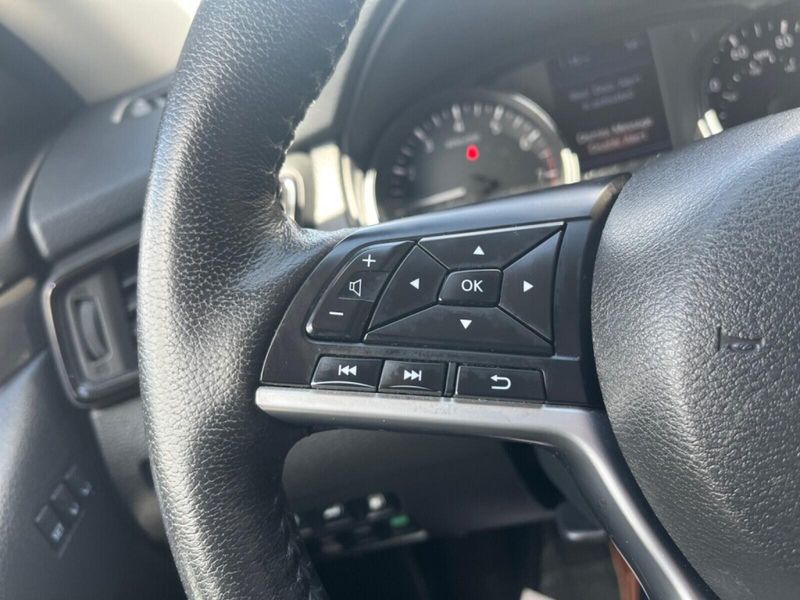 2019 Nissan Rogue SVImage 16