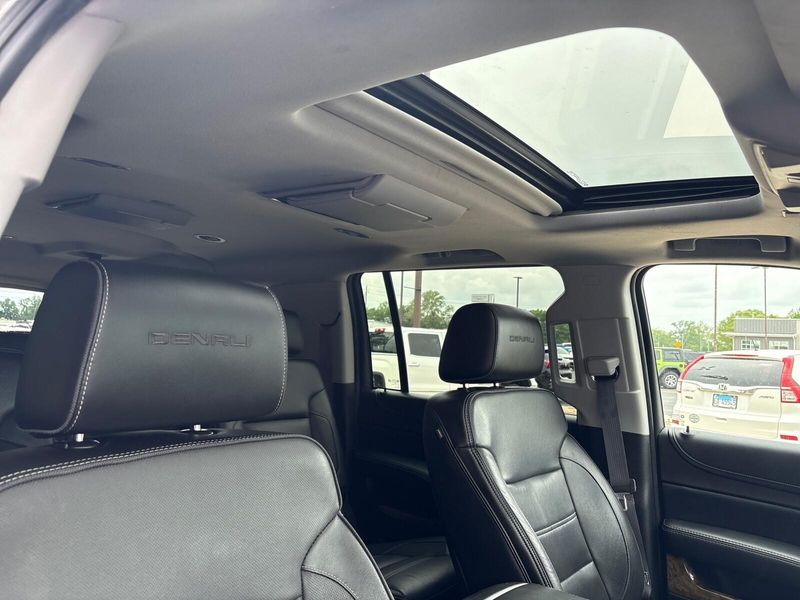 2016 GMC Yukon XL DenaliImage 10