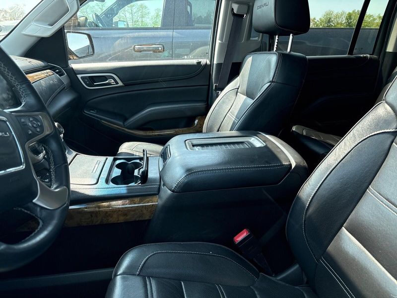 2016 GMC Yukon XL DenaliImage 3