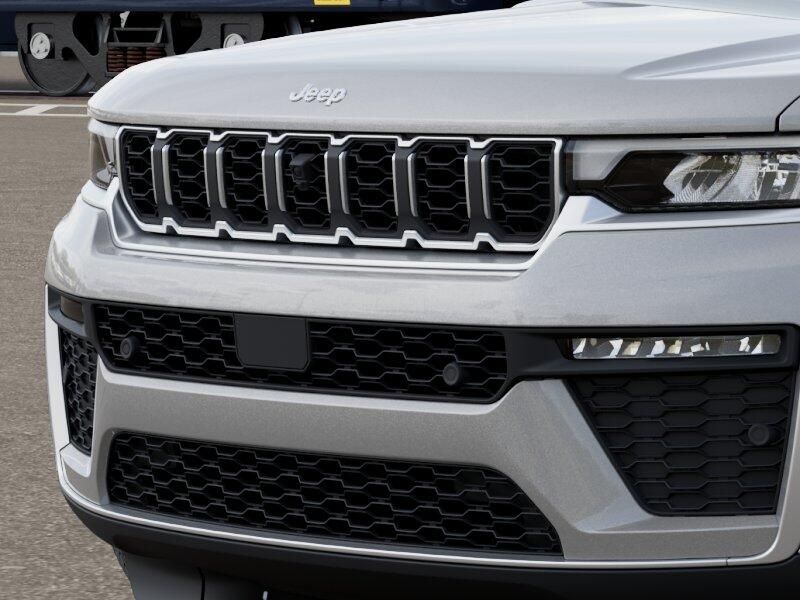 New 2026 Jeep Grand Cherokee L Limited 4x4Image 33