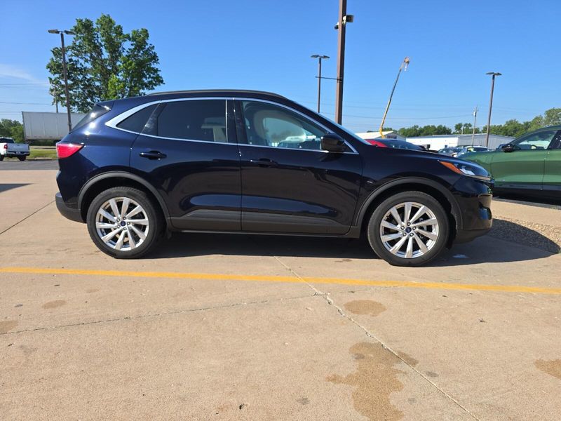 Used 2021 Ford Escape TitaniumImage 2