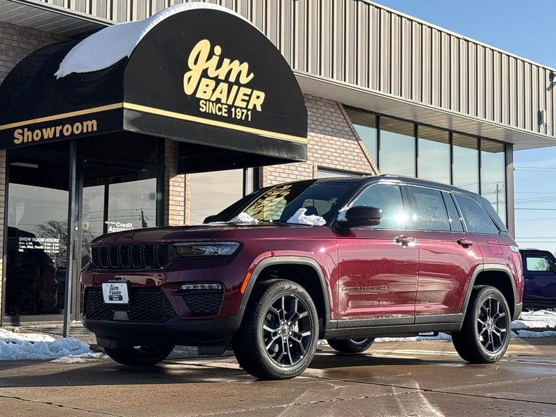 New 2025 Jeep Grand Cherokee Limited 4x4Image 1