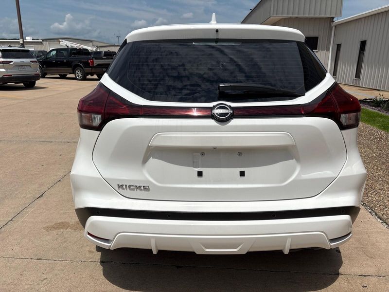 Used 2024 Nissan Kicks SImage 9