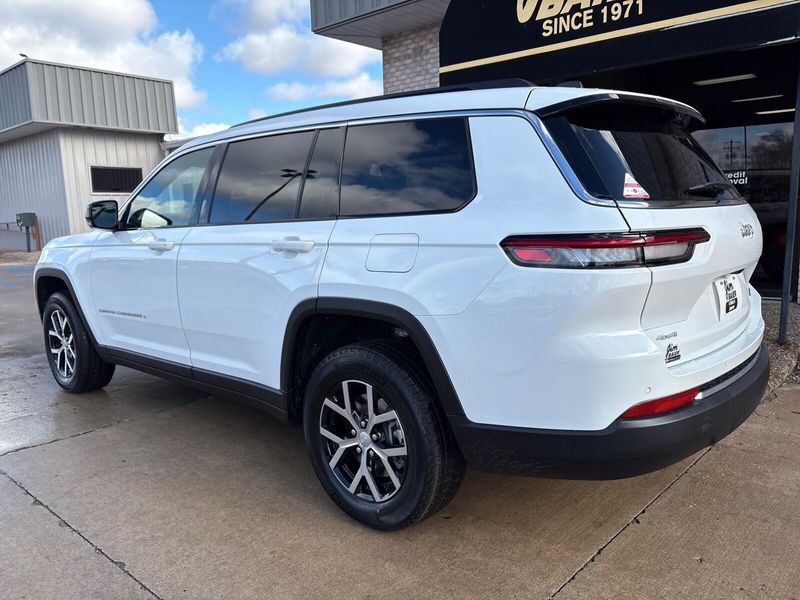 New 2025 Jeep Grand Cherokee L Limited 4x4Image 13