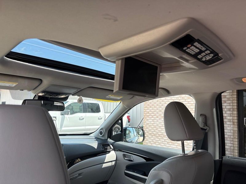 Used 2017 Honda Pilot EliteImage 6