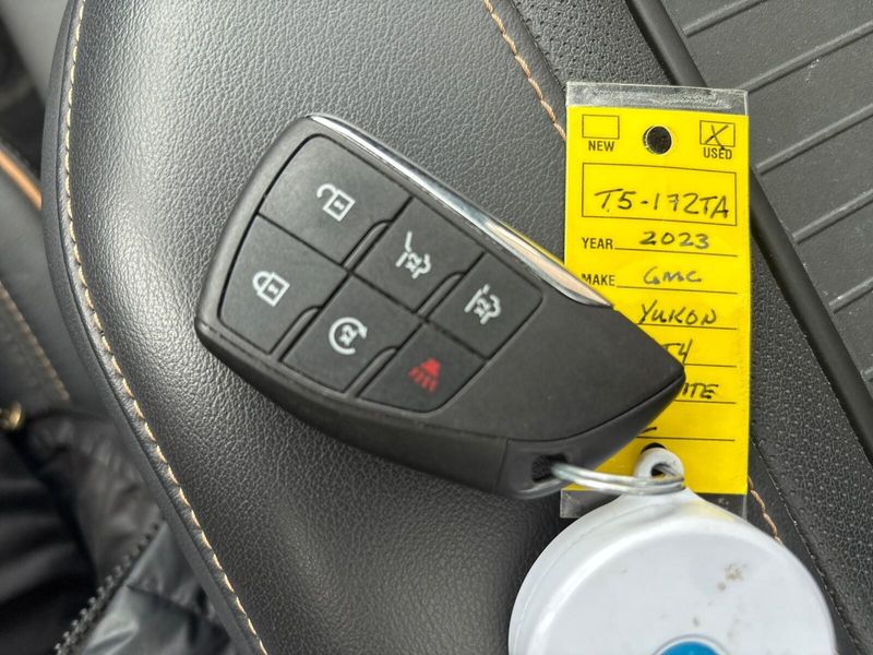 Used 2023 GMC Yukon AT4Image 23