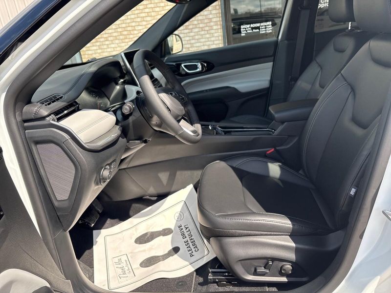 New 2026 Jeep Compass Limited 4x4Image 3