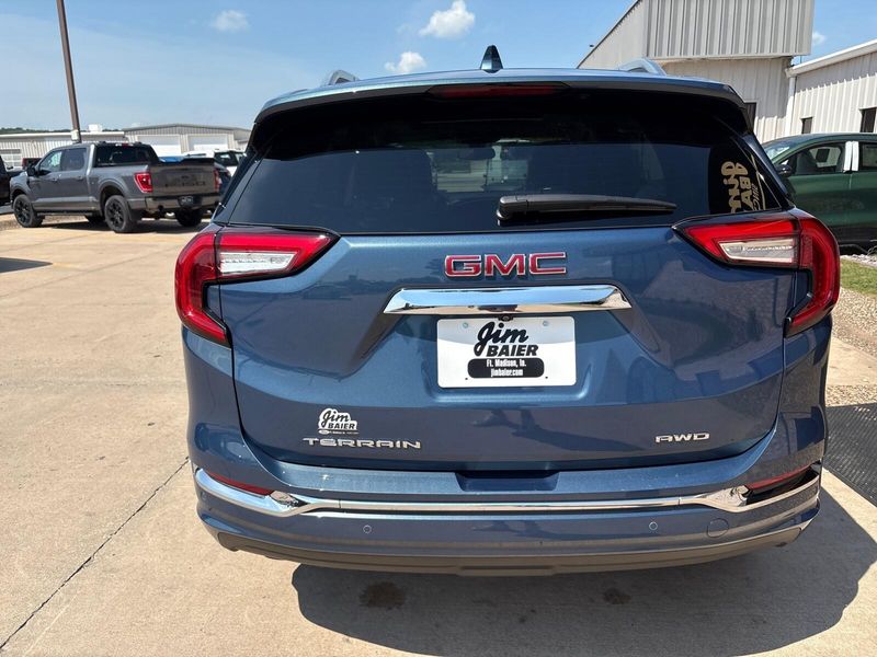 Used 2024 GMC Terrain DenaliImage 11