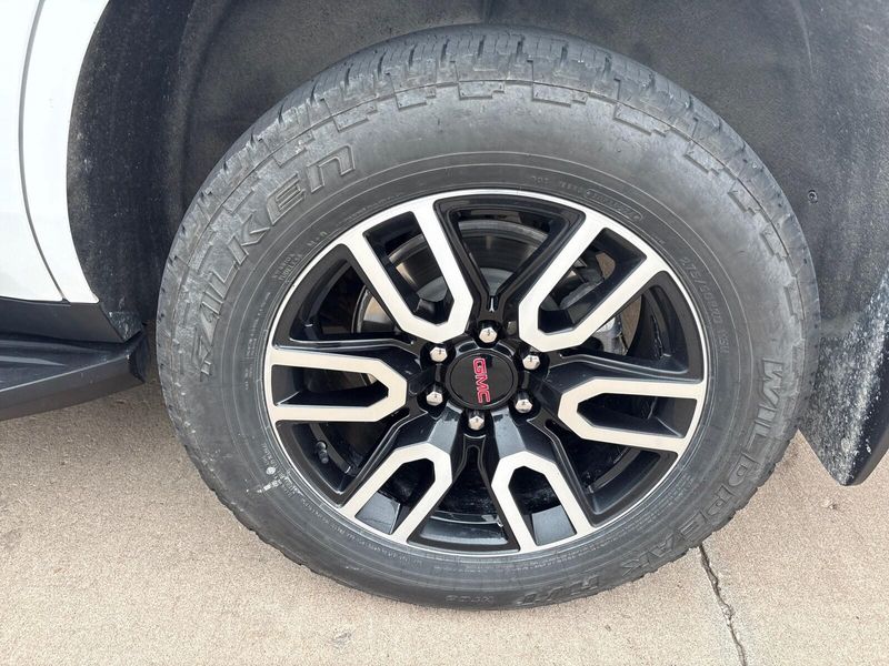 Used 2023 GMC Yukon AT4Image 12