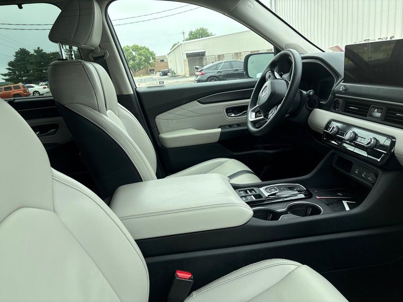 Used 2026 Honda Pilot TouringImage 9