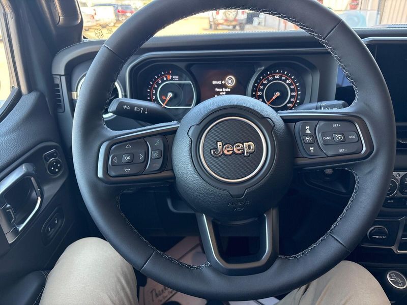 New 2025 Jeep Gladiator High Tide 4x4Image 14