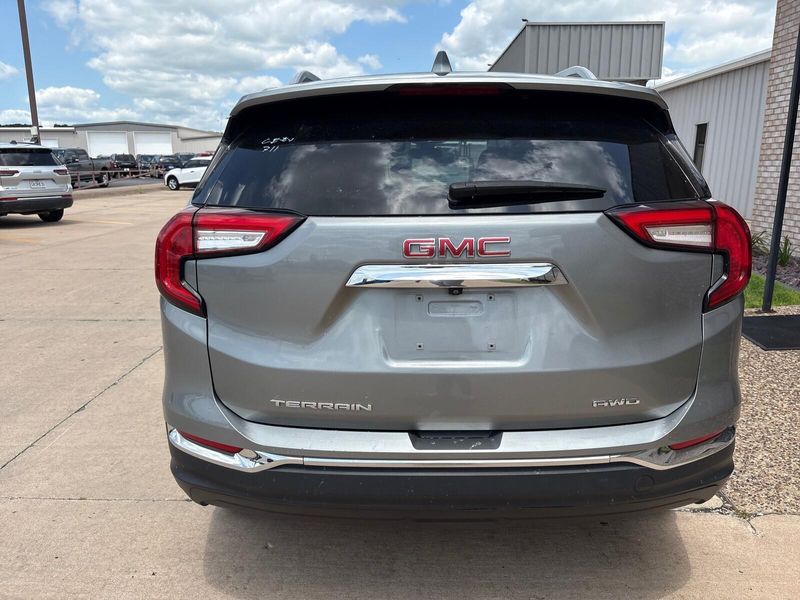 Used 2024 GMC Terrain SLTImage 9