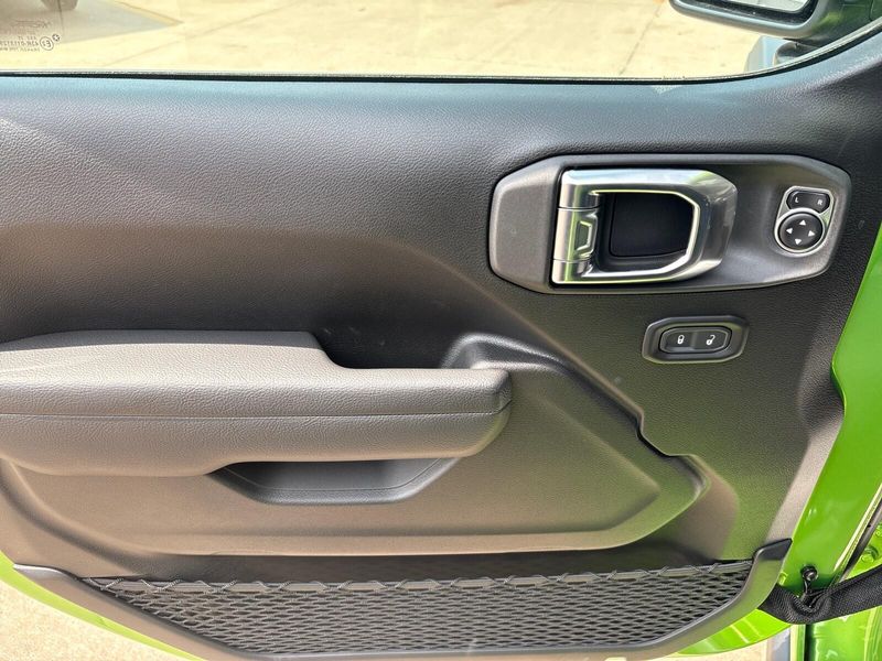 2025 Jeep Wrangler 4-door WillysImage 12