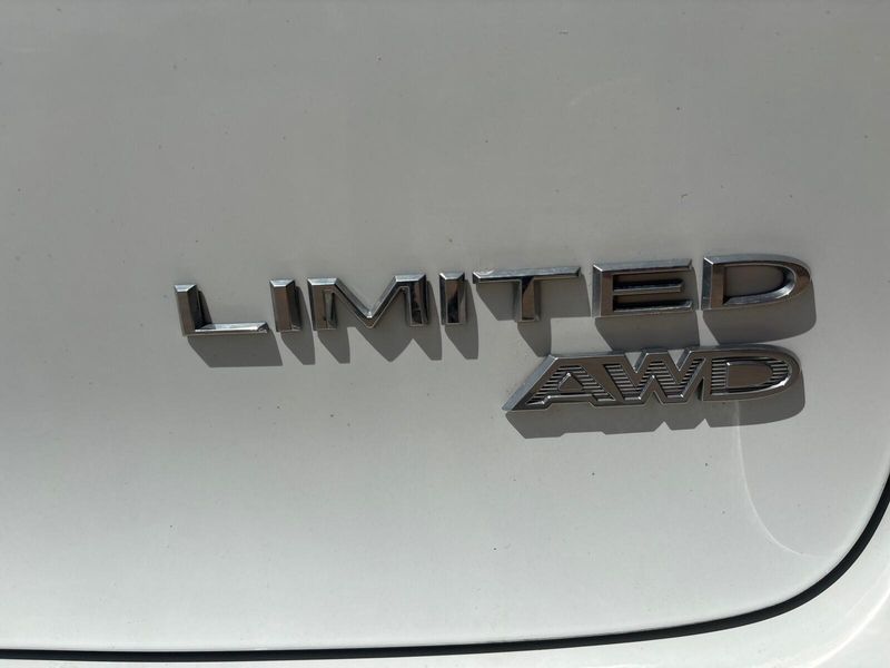 Used 2023 Chrysler Pacifica LimitedImage 11