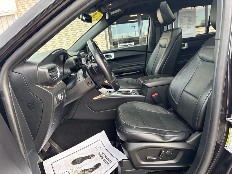 Used 2020 Ford Explorer LimitedImage 3