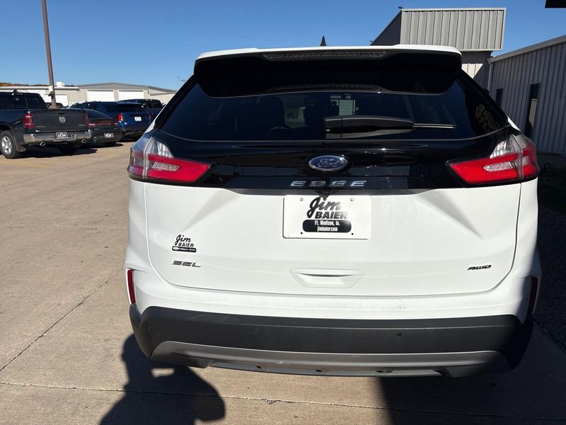 Used 2024 Ford Edge SELImage 9