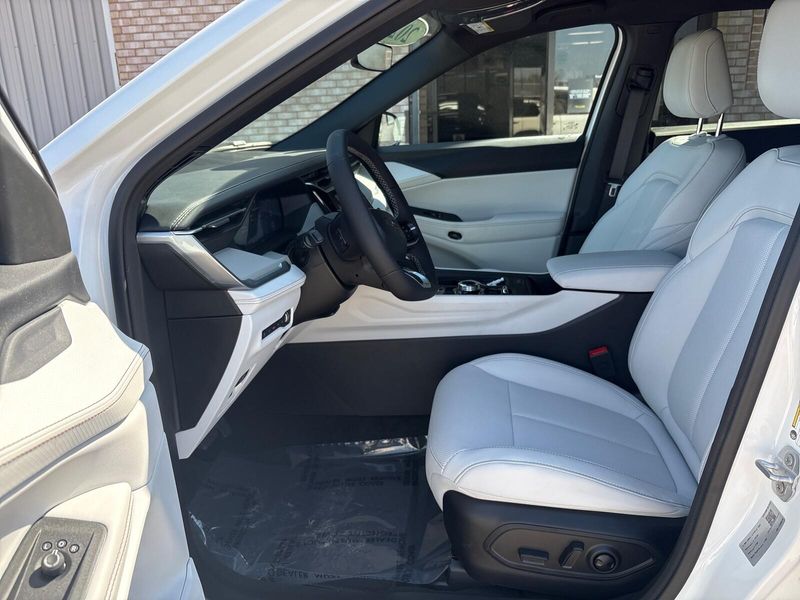 New 2026 Jeep Cherokee Limited 4x4Image 3