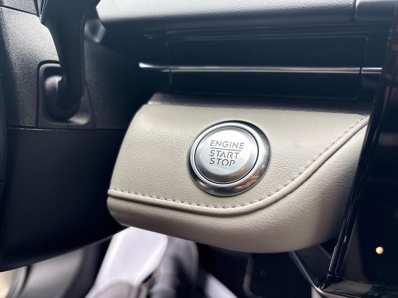 Used 2024 Lincoln Nautilus PremiereImage 16