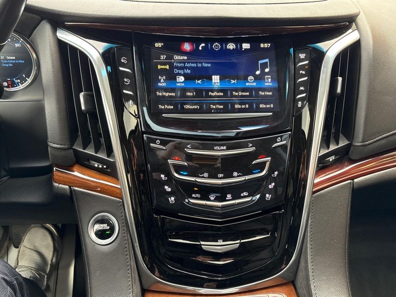 Used 2016 Cadillac Escalade Luxury CollectionImage 23