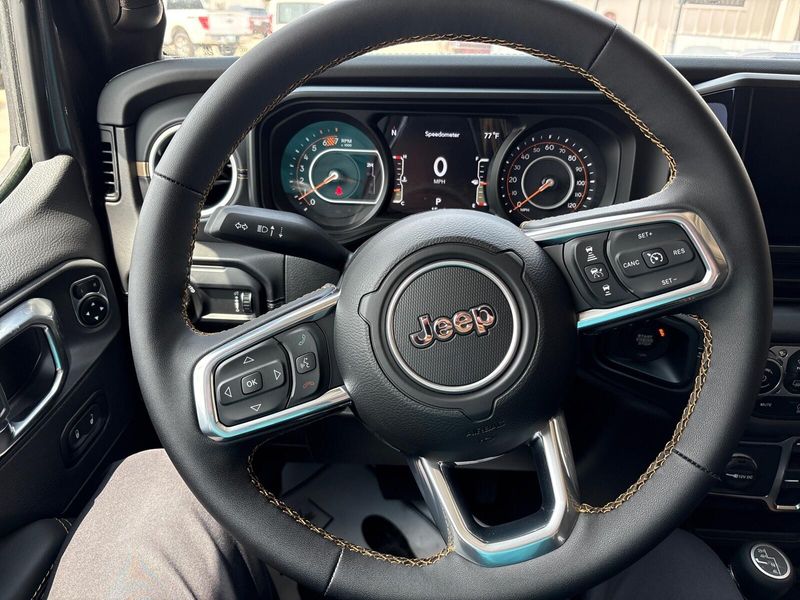 2025 Jeep Wrangler 4-door SaharaImage 13