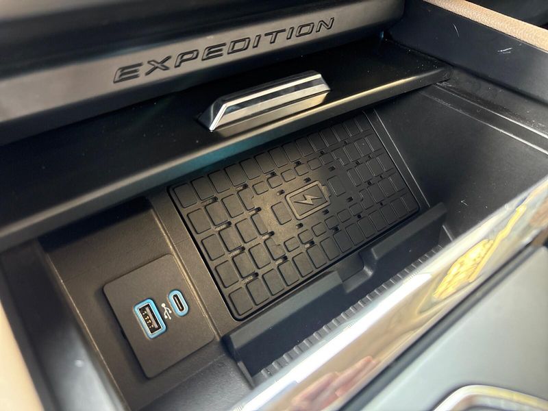 2022 Ford Expedition XLTImage 21