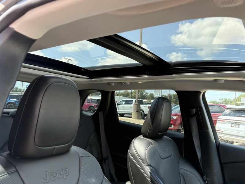 Used 2022 Jeep Cherokee LimitedImage 8