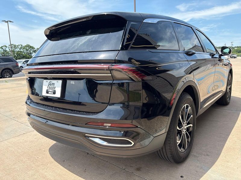 Used 2024 Lincoln Nautilus PremiereImage 8