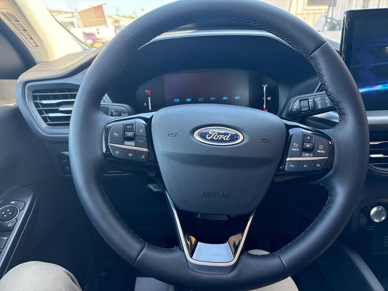 2025 Ford Escape photo 11