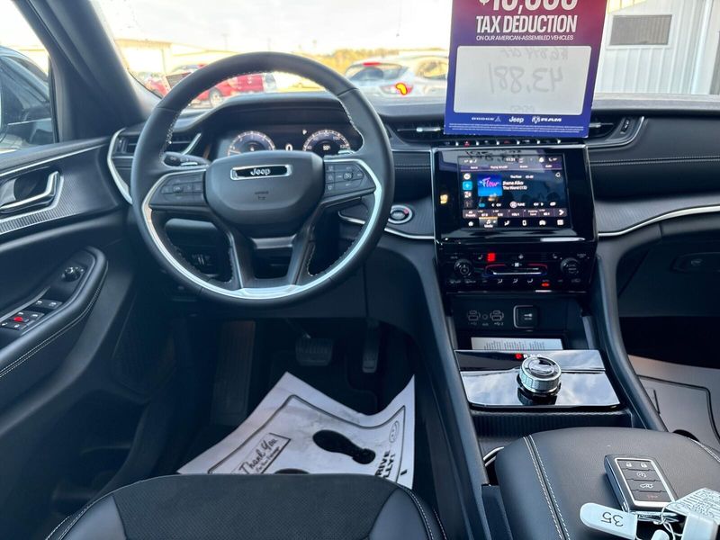 New 2025 Jeep Grand Cherokee L Altitude X 4x4Image 6