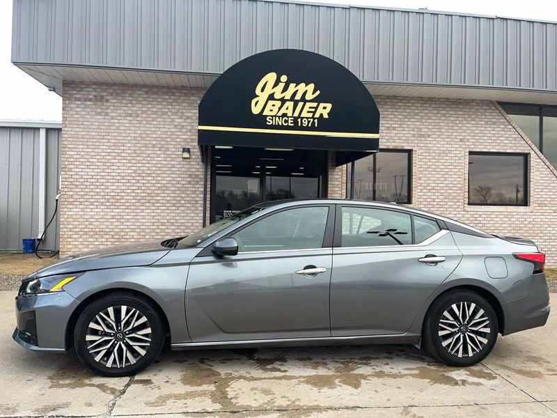2023 Nissan Altima 2.5 SVImage 2