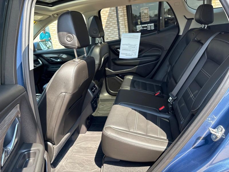 Used 2024 GMC Terrain DenaliImage 4