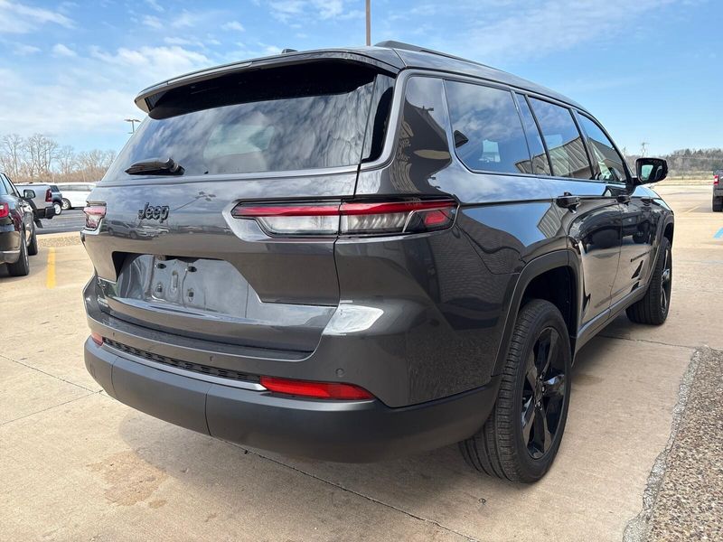 New 2026 Jeep Grand Cherokee L Limited 4x4Image 11