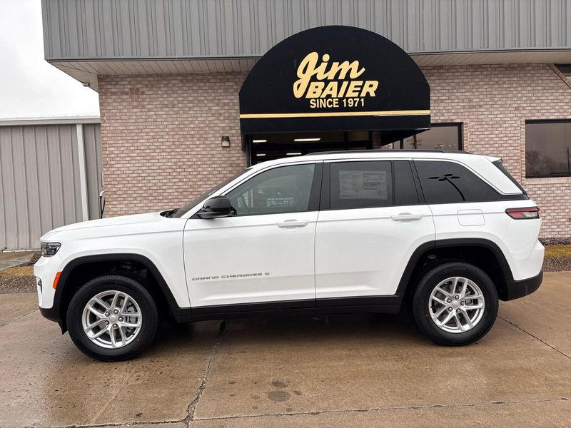 New 2026 Jeep Grand Cherokee Laredo X 4x4Image 2